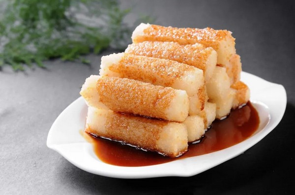 小雪丨落雪点冰河，枝头谱冬歌